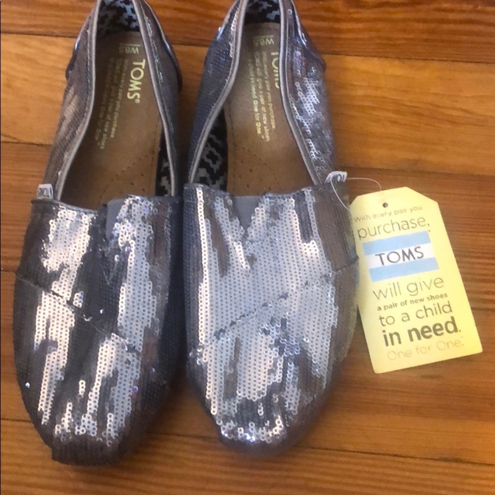 NWT Toms Classic Silver Pewter Sequin shoes